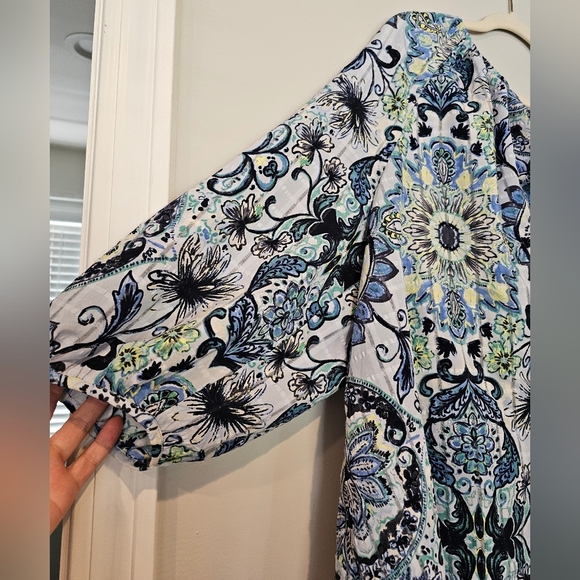 Lane Bryant Size 26/28 (4X) 3/4 Sleeve Notch Neck Tie Front Blouse Blue Geo Flor - Picture 5 of 11